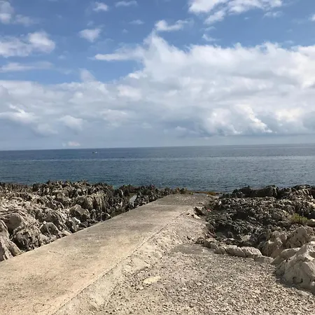 Villa Ellie - 100m From The Carini