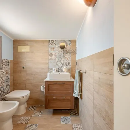 Ellie - 100m From The Carini