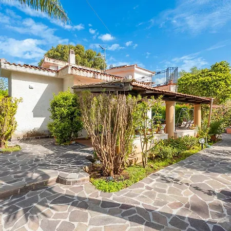 Ellie - 100m From The