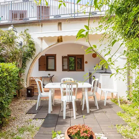 Ellie - 100m From The Villa *