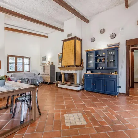 Ellie - 100m From The Carini