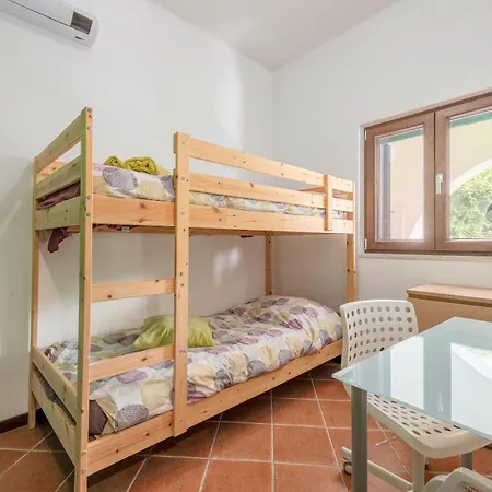 Ellie - 100m From The *