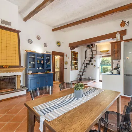 Ellie - 100m From The * Carini