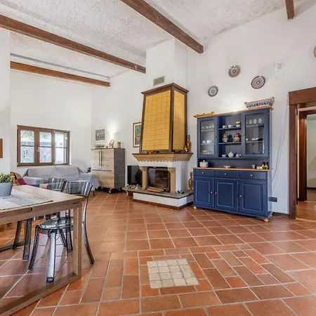 Villa Ellie - 100m From The Carini