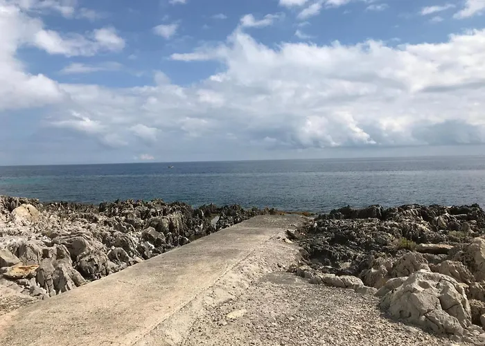 Villa Ellie - 100m From The Carini